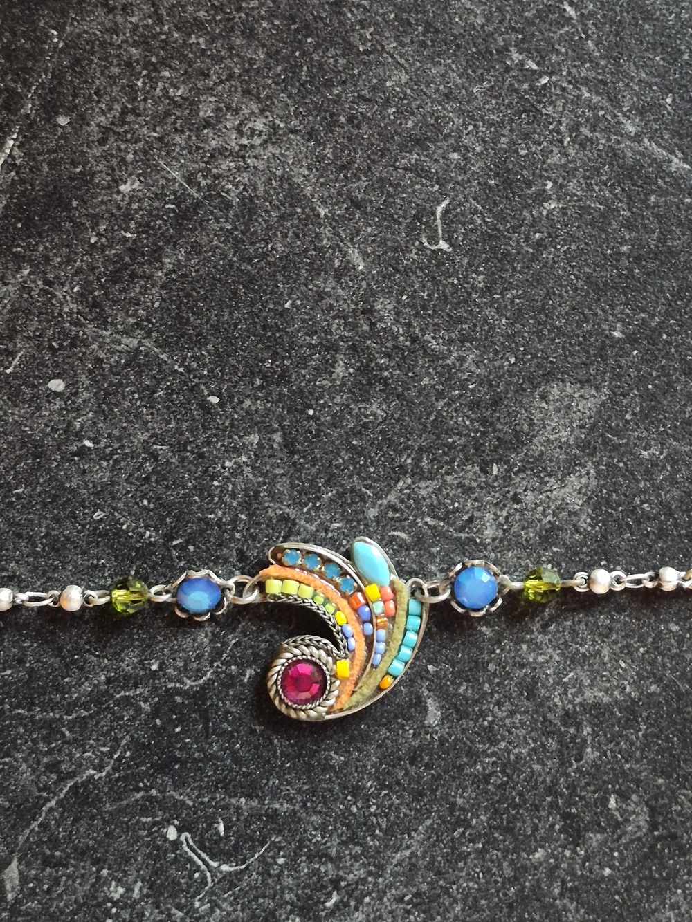 Multicolor Stone Wave Necklace – Vibrant Turquoise & Pink Accent